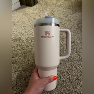 40 oz Stanley Quencher H2.0 Tumbler in Rose Quartz